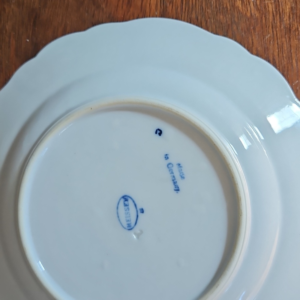 Blue and White Meissen Blue Onion Floral Porcelain Salad Plate. - Picture 3 of 5